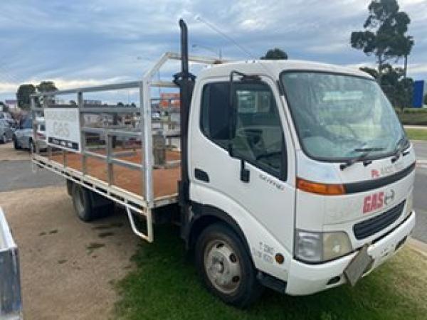 2001 Hino Dutro TRAY LIFTER Trayback 4.0l