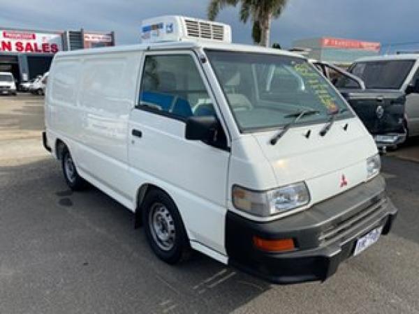 2008 Mitsubishi Express REFIGERATED 5 Speed Manual