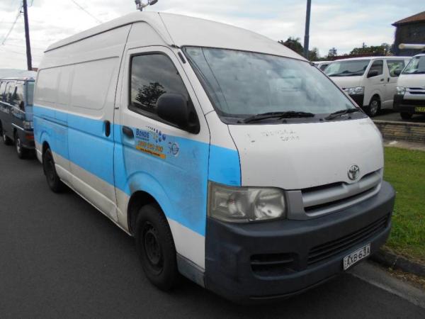 2005 TOYOTA HIACE SLWB TRH221R