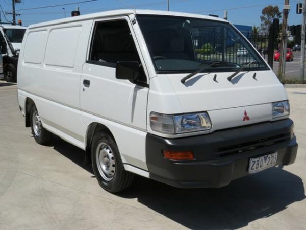 2011 Mitsubishi Express 