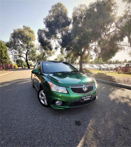 2011 HOLDEN CRUZE 4D SEDAN SRi V JH