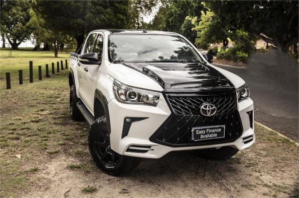 2017 TOYOTA HILUX DUAL CAB UTILITY SR (4x4) GUN126R