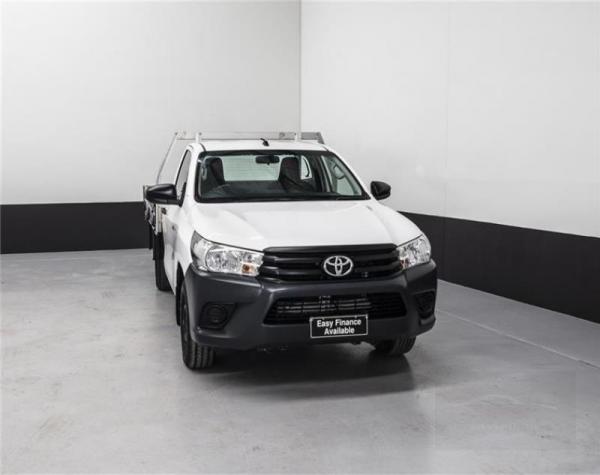 2017 TOYOTA HILUX DUAL CAB UTILITY WORKMATE TGN121R