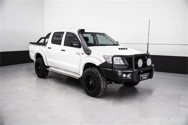 2014 TOYOTA HILUX DUAL CAB P UP SR5 (4x4) KUN26R MY14