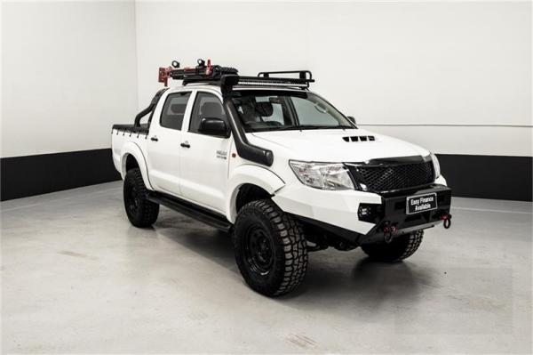 2013 TOYOTA HILUX DUAL CAB P UP SR (4x4) KUN26R MY12