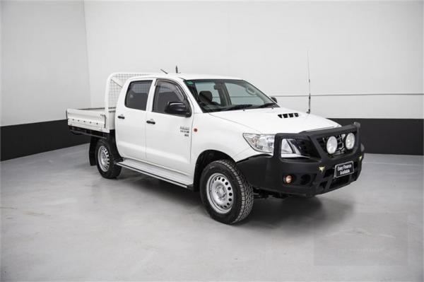 2015 TOYOTA HILUX DOUBLE C CHAS SR (4x4) KUN26R MY14
