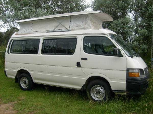 2002 Toyota HiAce 
