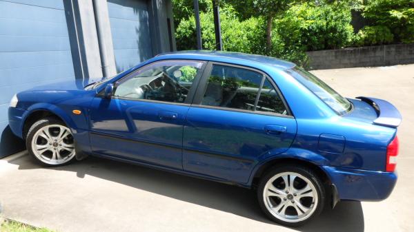 2000 Mazda 323 protege