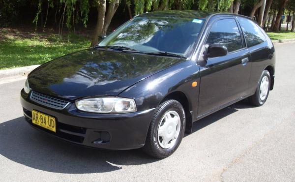 2001 Mitsubishi MIRAGE 