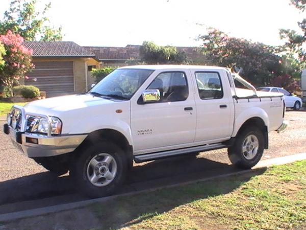 2004 Nissan Navara ST-R