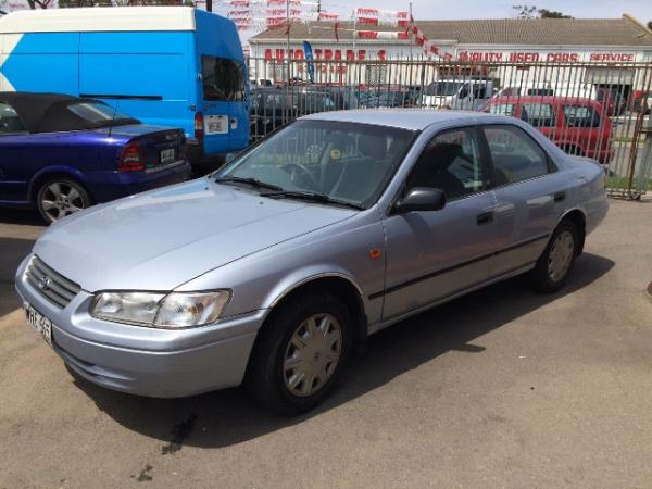 1999 Toyota Camry 