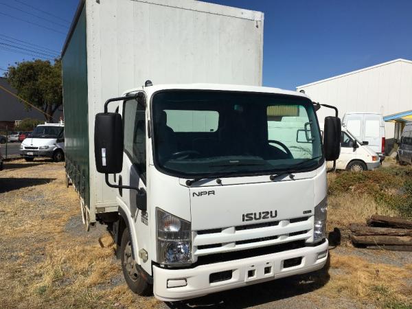 2009 Isuzu NPR200  Pantech Curtainsider