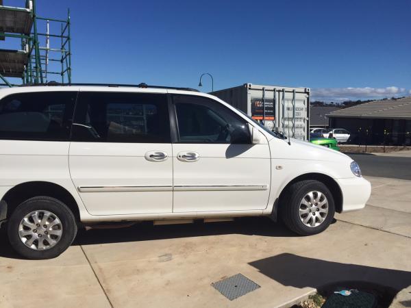 2004 Kia Carnival  LS