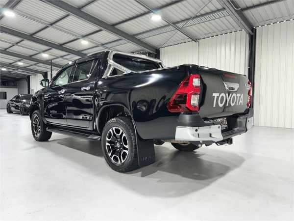2023 Toyota Hilux SR5 Cab Chassis Automatic