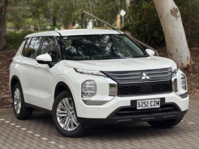 2023 MITSUBISHI OUTLANDER ES 7 SEAT (2WD) ZM MY24