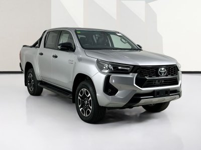 2025 Toyota HILUX GUN126R RC SR5 48V + PREM. INTERIOR (4x4) 6 SP AUTOMATIC