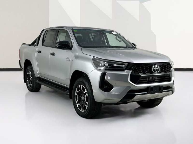 2025 Toyota HILUX GUN126R RC SR5 48V + PREM. INTERIOR (4x4) 6 SP AUTOMATIC
